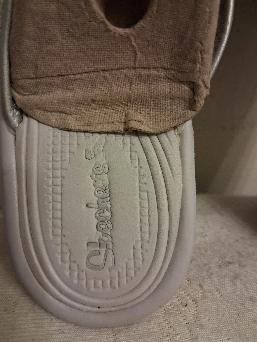 Womens Skechers Silver Sequin Wedge Flip-Flop Sandals - Size 10